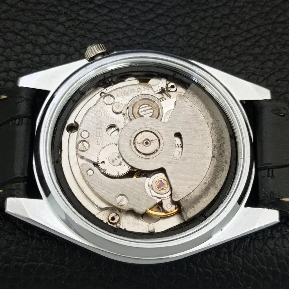 Vintage 1981 Seiko Automatic Mens Silver Watch W/daydate & Silver accents